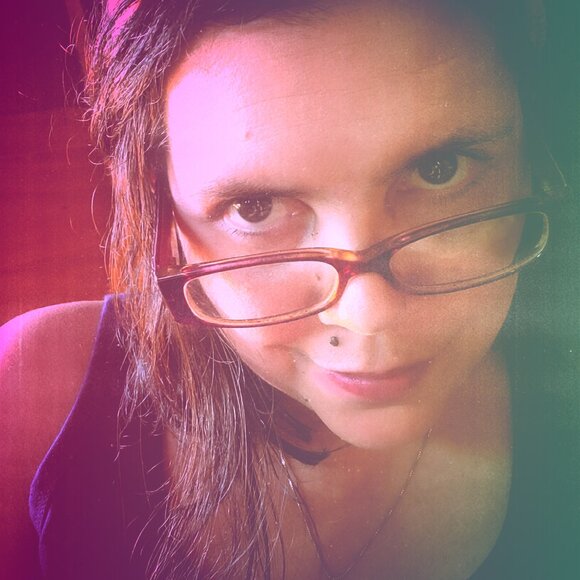 Meet your Posher, Angela - Picture 1 of 10